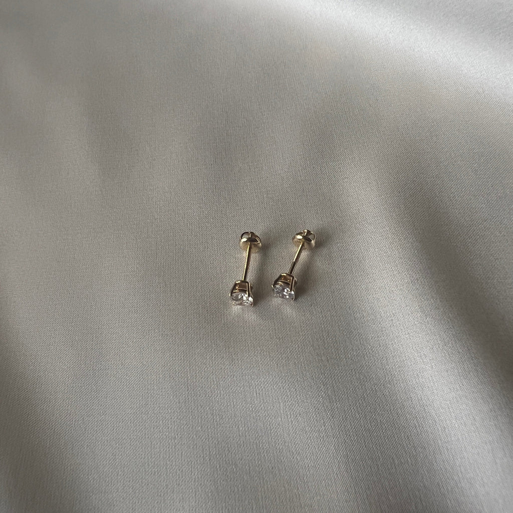 18k Diamond Earrings .60ct