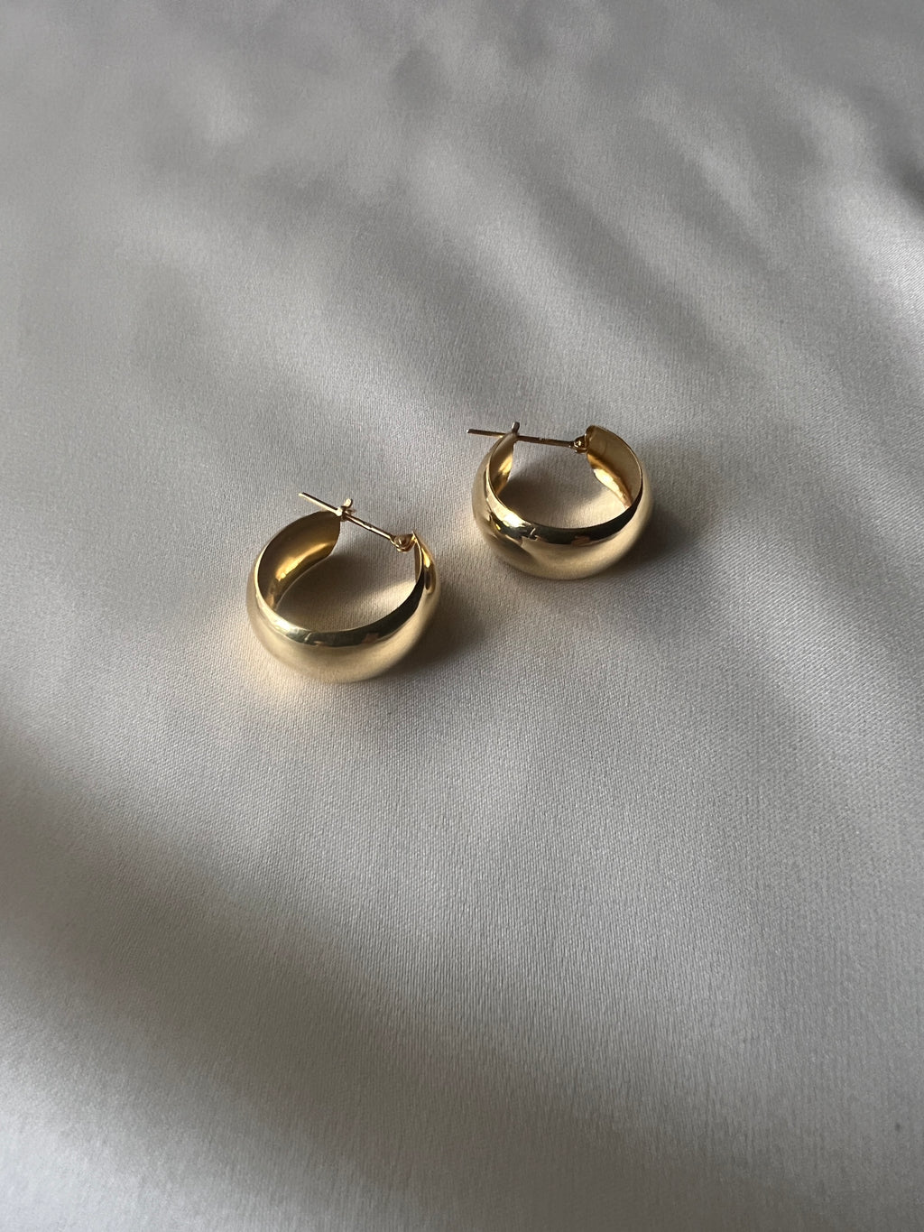 18k Koumaru Hoop Earrings