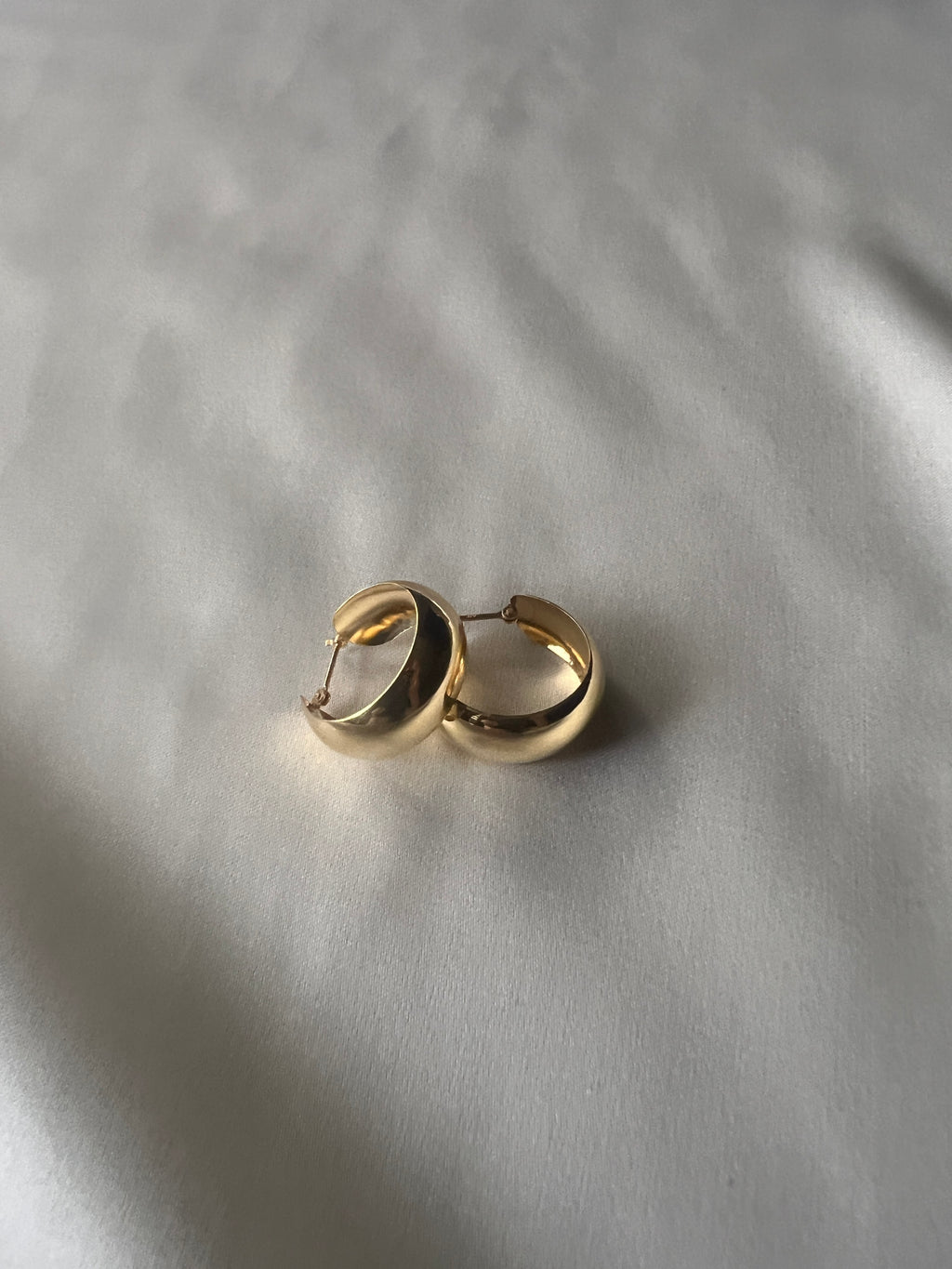 18k Koumaru Hoop Earrings